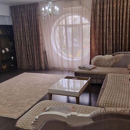 Hotel Jolie Apartments Galaţi エクステリア 写真